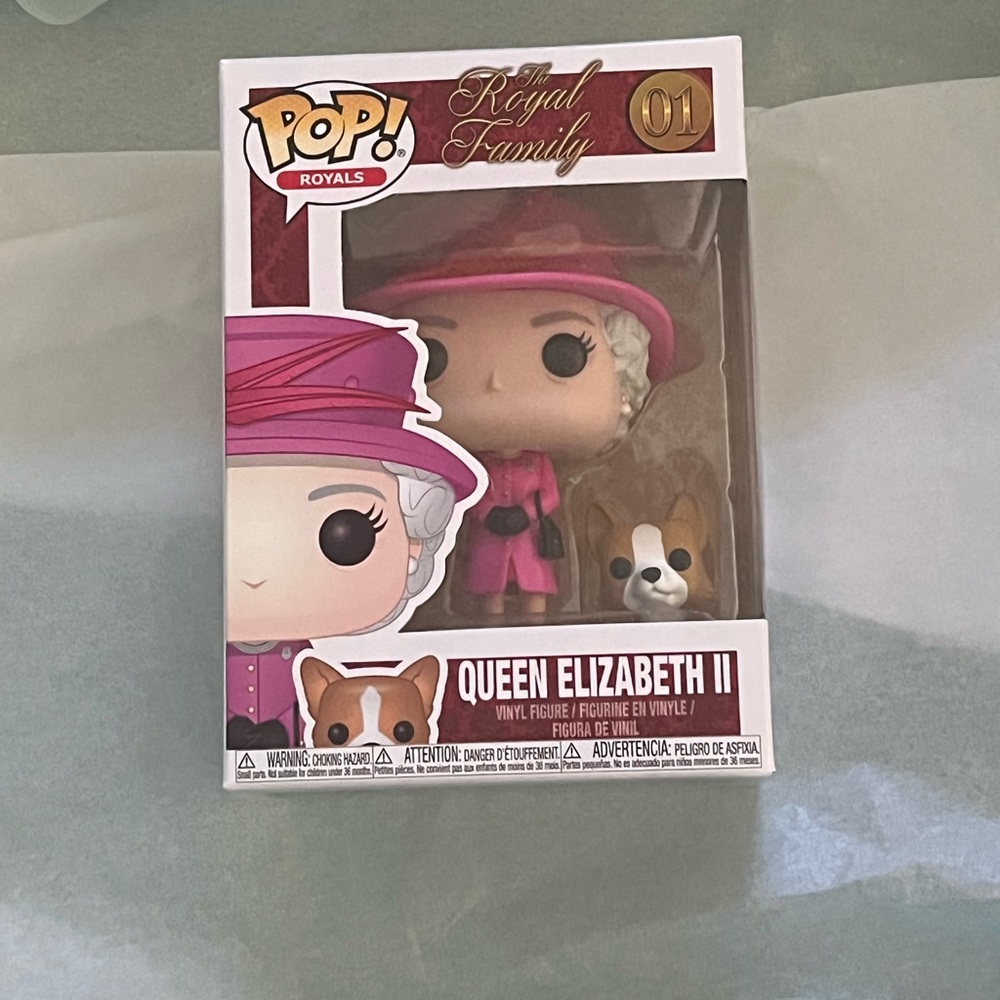 Queen Elizabeth II “The Royal Family”  Pop 01 with corgi